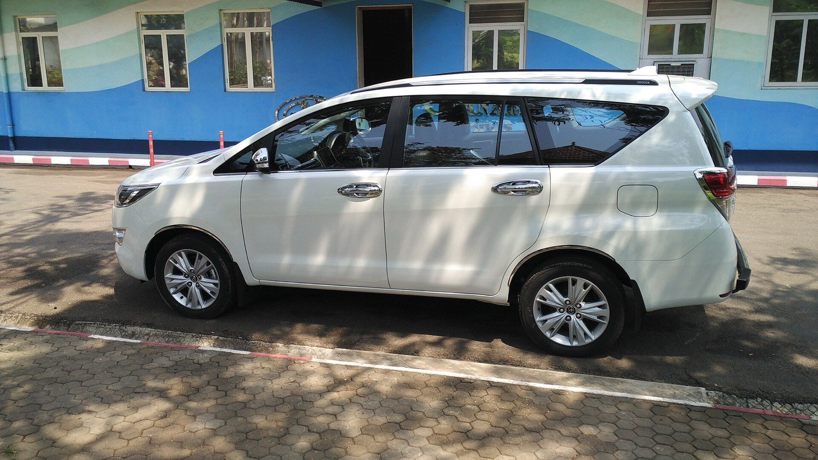 SUV for rental — Maruti Ertiga, Toyota Innova, Similar 6–7 seater SUVs/MUVs